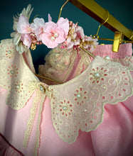 Load image into Gallery viewer, Pearls and Petals Flower Crown