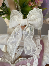 Load image into Gallery viewer, Vintage lace hair bow
